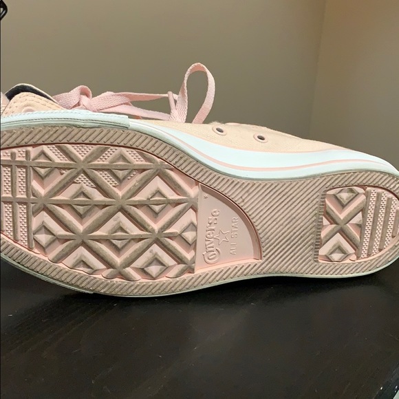 Women’s size 7 Converse shoes Light Pink - Picture 6 of 7